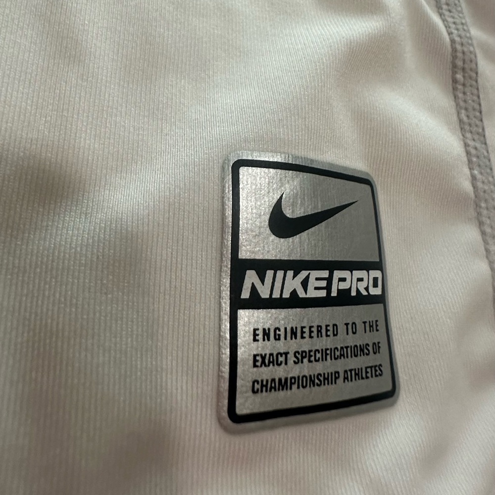 Nike Pro White Performance Top - Picture 3 of 4